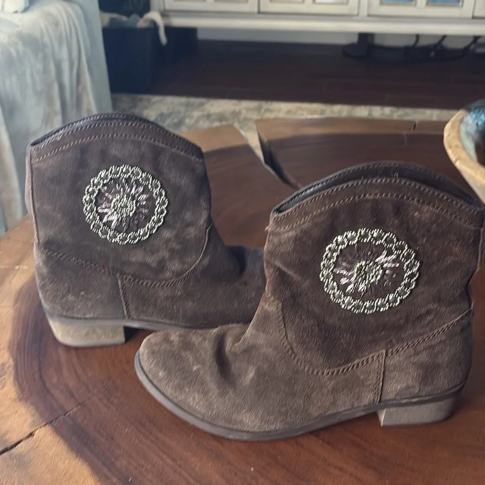 J Renee Embroidered Brown Suede Ankle Boots/ Size 10 - Picture 3 of 9